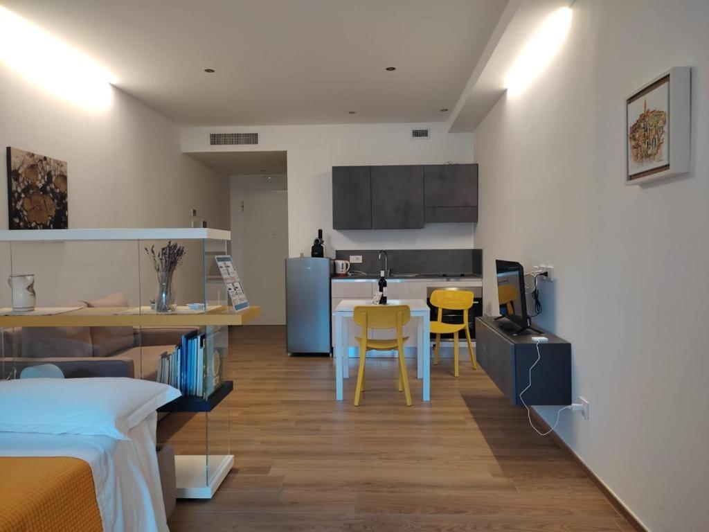 Domus13-With Private Parking Bari Exterior foto